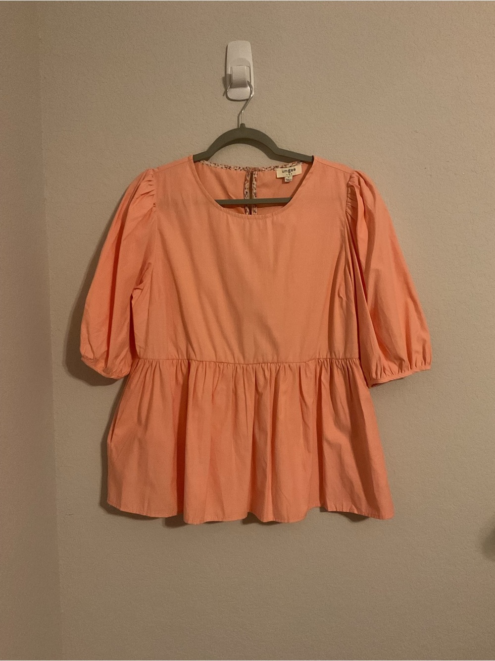 Umgee Peach Puff-Sleeve Peplum Blouse with Pockets